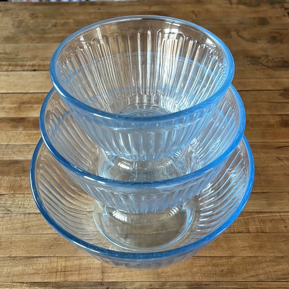 Pyrex Light Blue Ribbed Bowls - Picture 2 of 10